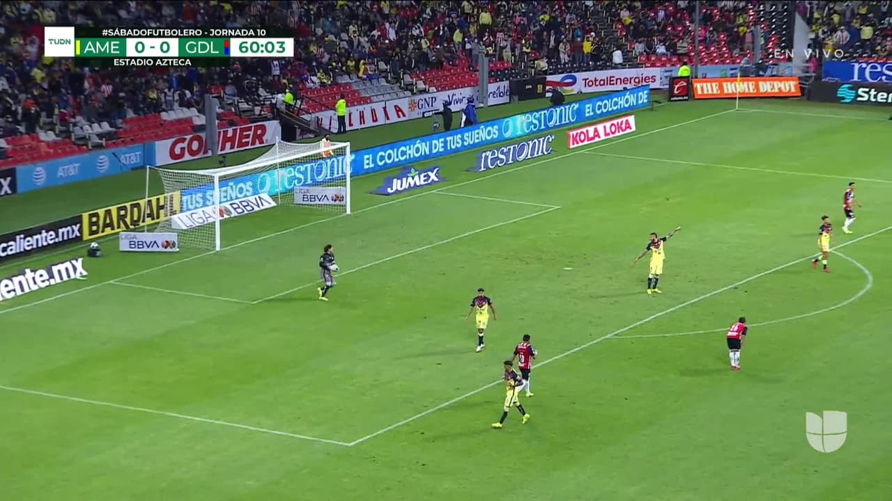 ¡TIRO ATAJADO! disparo por Salvador Reyes.