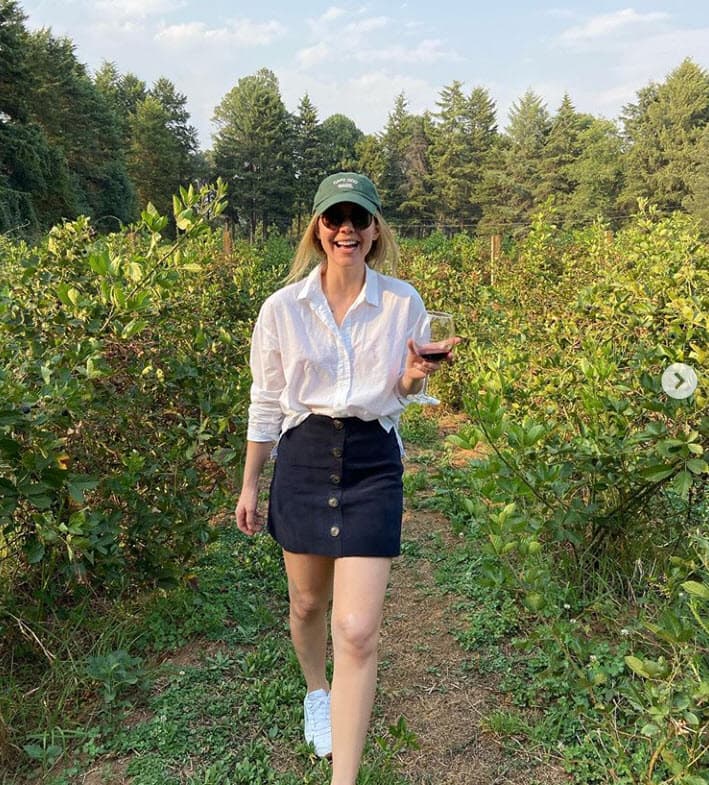 "
<b><a href="https://www.instagram.com/p/CAWcznvBMKV/" target="_blank">¡Salud por la salud!</a></b> Deseándoles a todos que estén sanos y ligeros de amor", escribió en su cuenta de Instagram. 
<br>