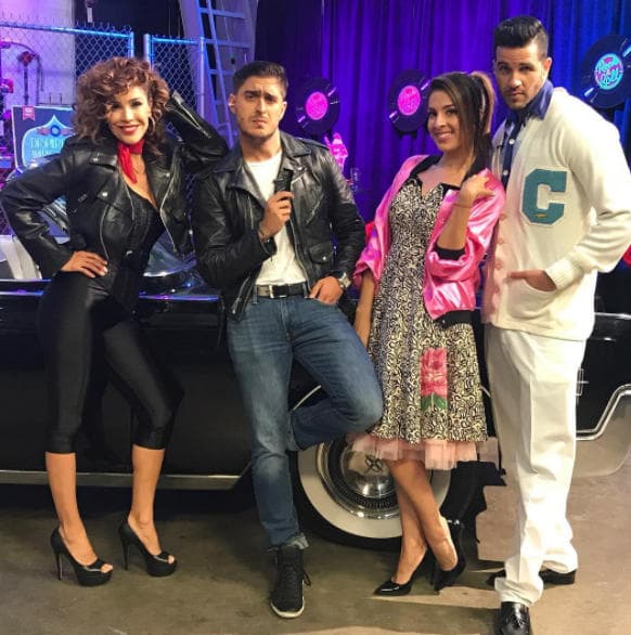 Los hemos visto en un viaje al pasado caracterizado con un modelito inspirado en el exitoso musical 'Vaselina'.