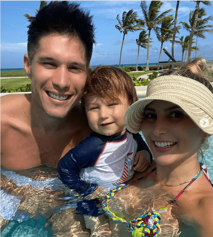 Chyno Miranda y Natasha Araos con Lucca