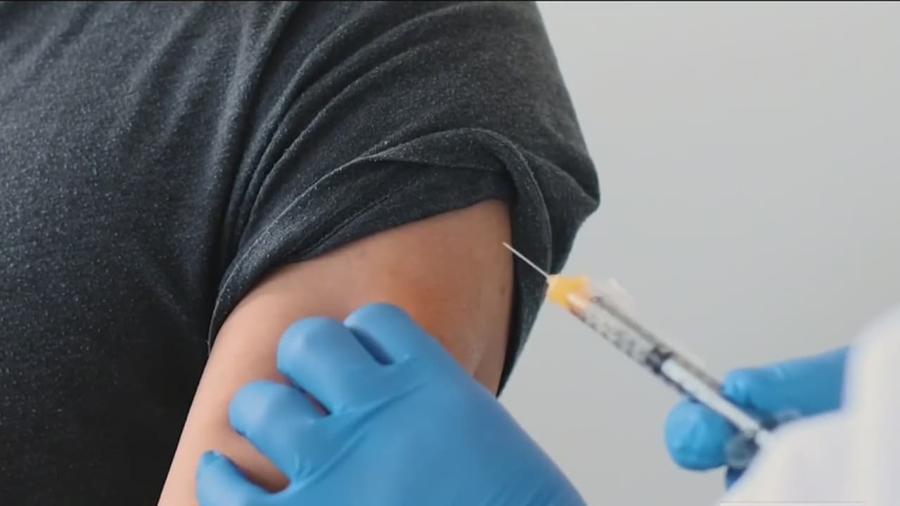 Aplicarán un millón de vacunas contra coronavirus en los próximos 10 días en California, según el gobernador