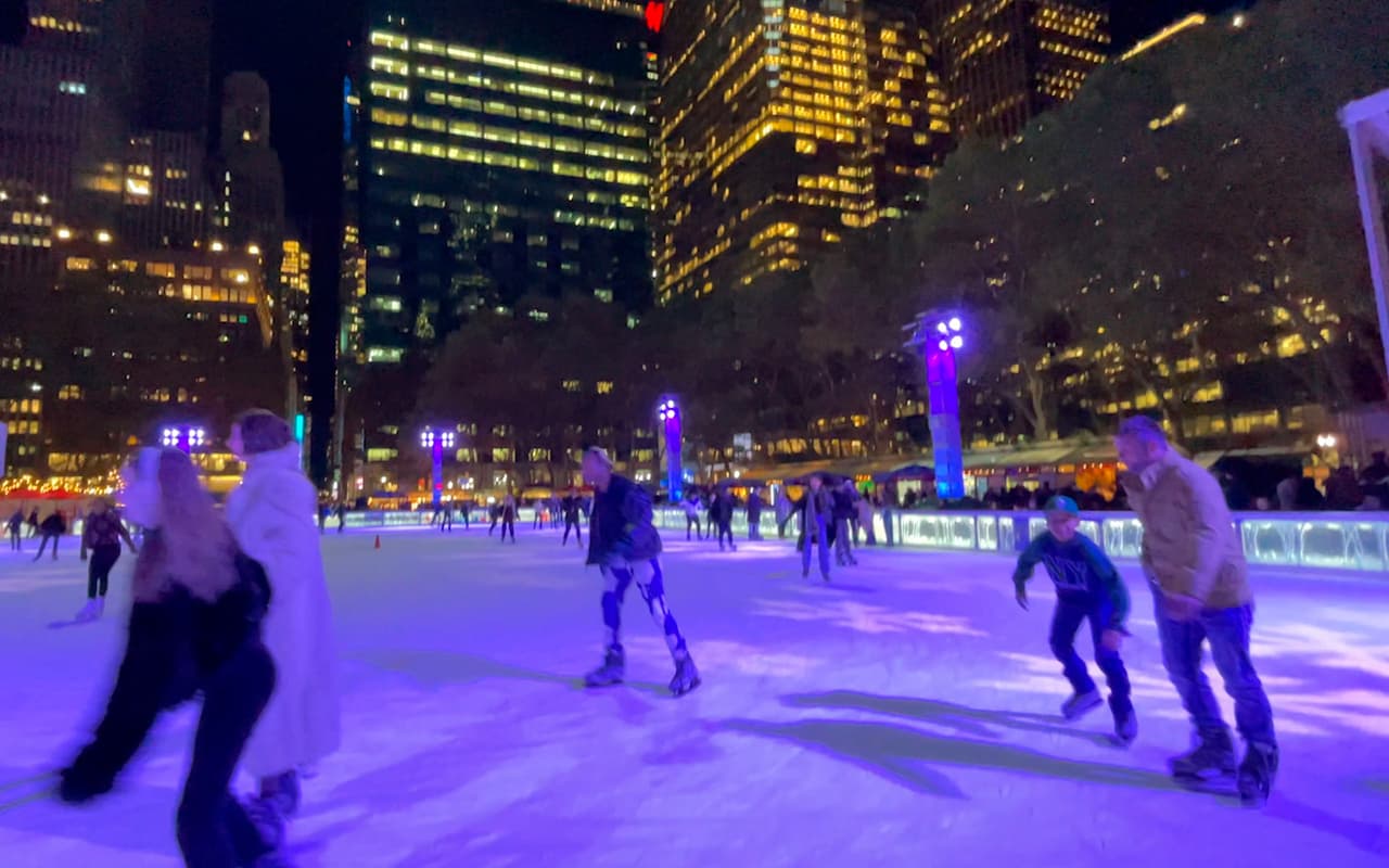 Este viernes el ambiente navideño comenzará a sentirse en la Gran Manzana con la apertura de la Villa Invernal en Bryant Park.
<br>