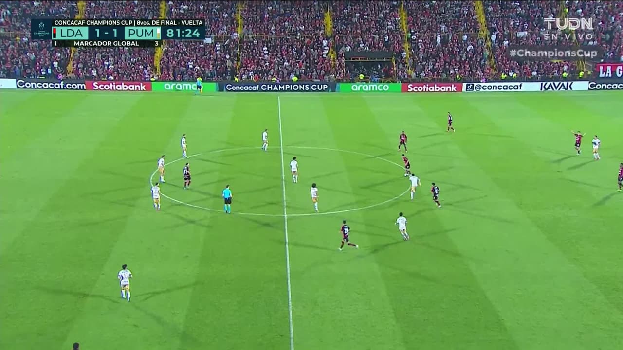 ¡TIRO ATAJADO! disparo por Guillermo Martínez.