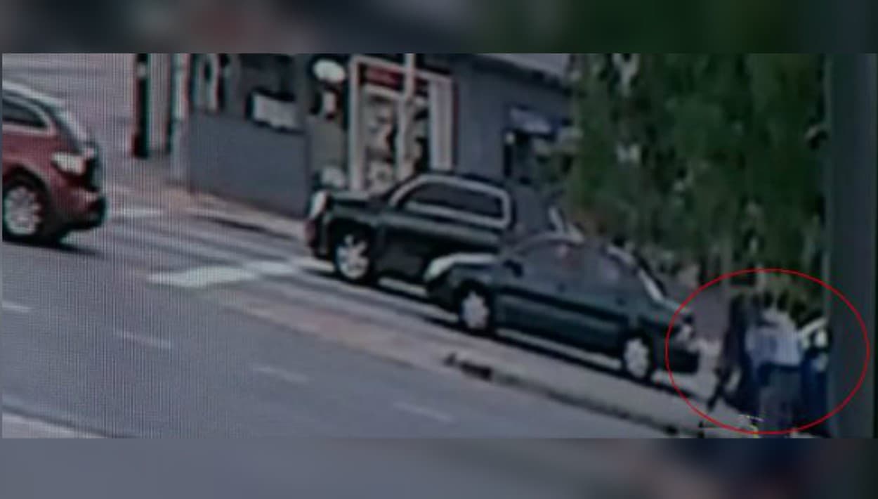 Según la orden de arresto, un testigo dijo que Lyle iba de pasajero en un auto, junto a otras dos personas con dirección al aeropuerto usando la Dolphin Expressway. Al pasarse la salida del noroeste de la 27 avenida y la calle 14, el conductor del vehículo intentó dar una vuelta en U y se le atrevesó a otro vehículo.