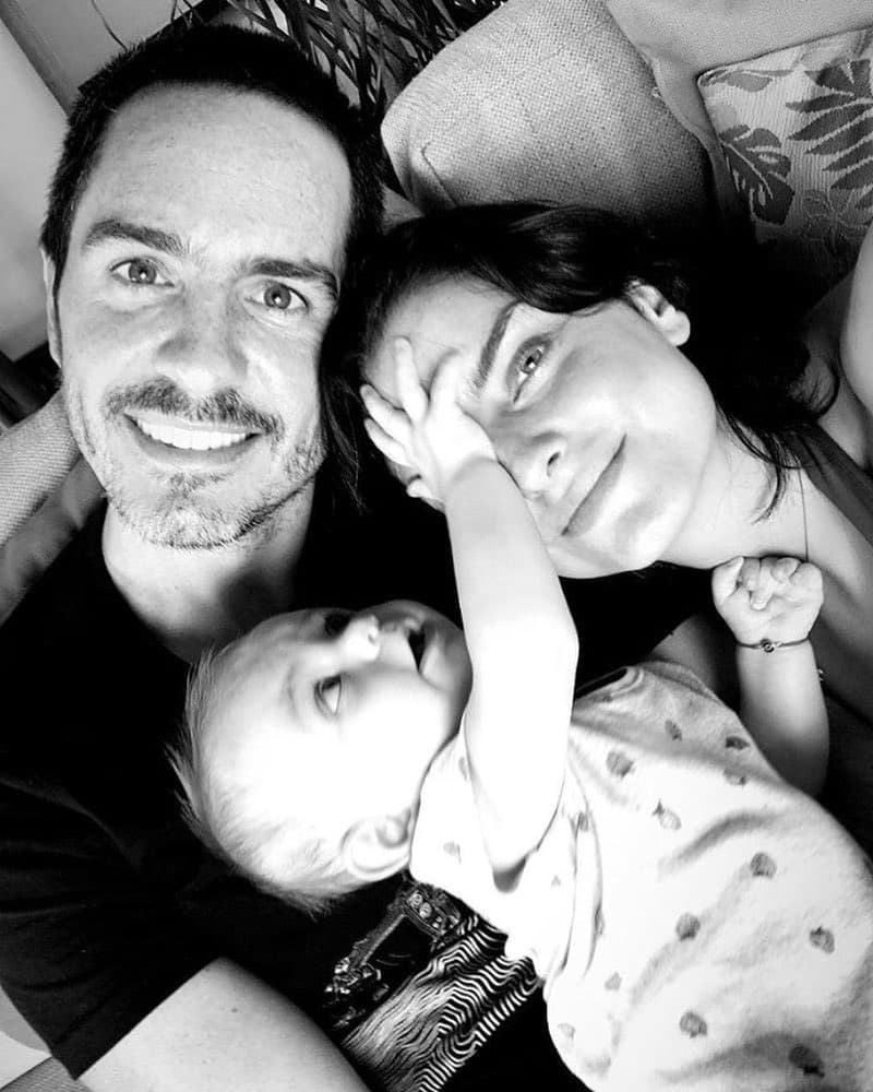 La mayor de los Derbez asegura que hasta es divertido que
<b> la bebé le llore a la mamá y la mamá al papá.</b>