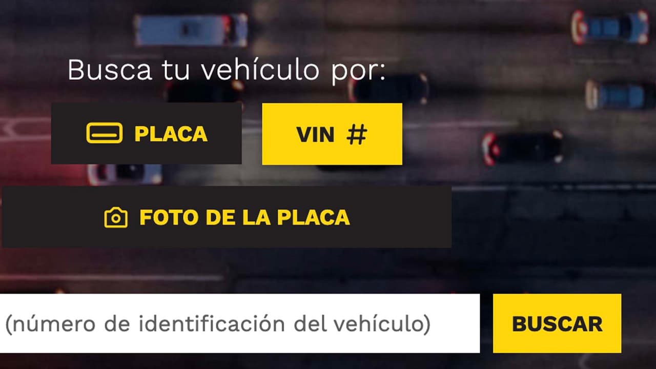 Ahí te da la opción de poner tu número de placas o el VIN number.