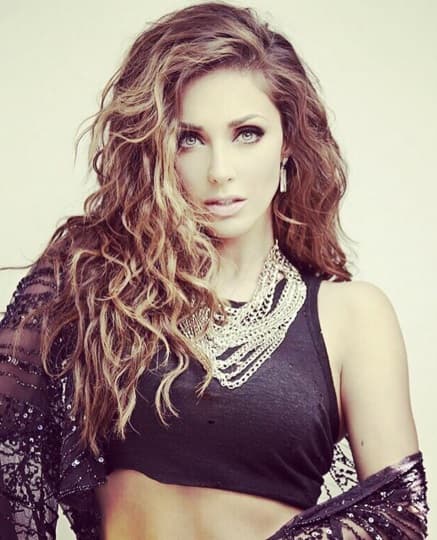 Por cierto, 2015 fue el año en que Anahí pisó por primera vez este escenario ya como toda una mujer casada.