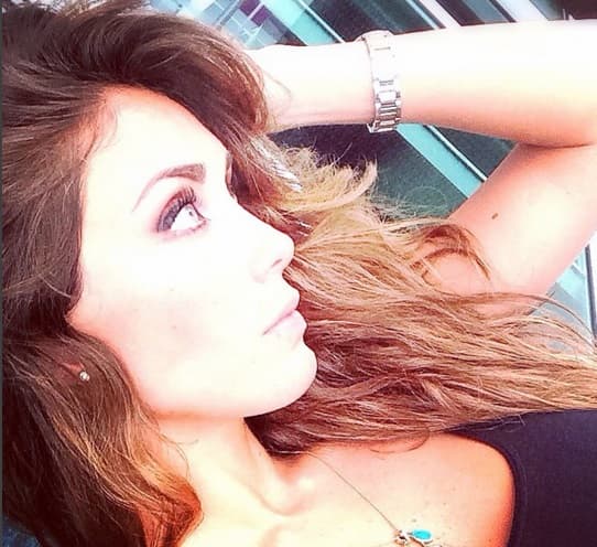 Por esta y más razones, Premios Juventud ha sido uno de los escenarios más importantes para ella, cada que aparece las redes sociales hablan del tema y sus fans no dejan de apoyarla.