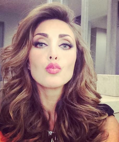 Cada año de Anahí en Premios Juventud ha sido de lo mejor. Maquillaje perfecto, peinados, vestidos llamativos y más, han atraído la atención en todas las alfombras por las que ha caminado. Recordémoslo...