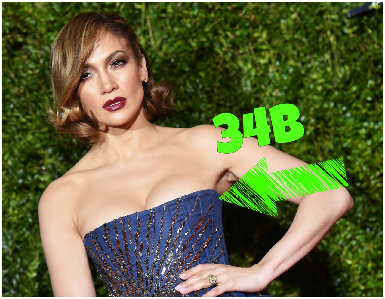 La que no se queda atrás, es Jennifer Lopez, una mujer que se ha reconocido por sus múltiples encantos.