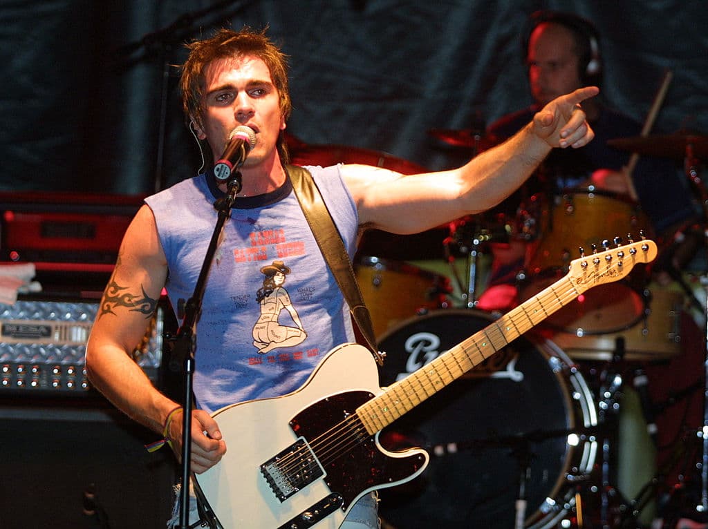 Pues el músico colombiano hacía parte de un grupo de Trash Metal llamado Ekhymosis, con quienes estuvo cerca de diez años hasta el 1997.