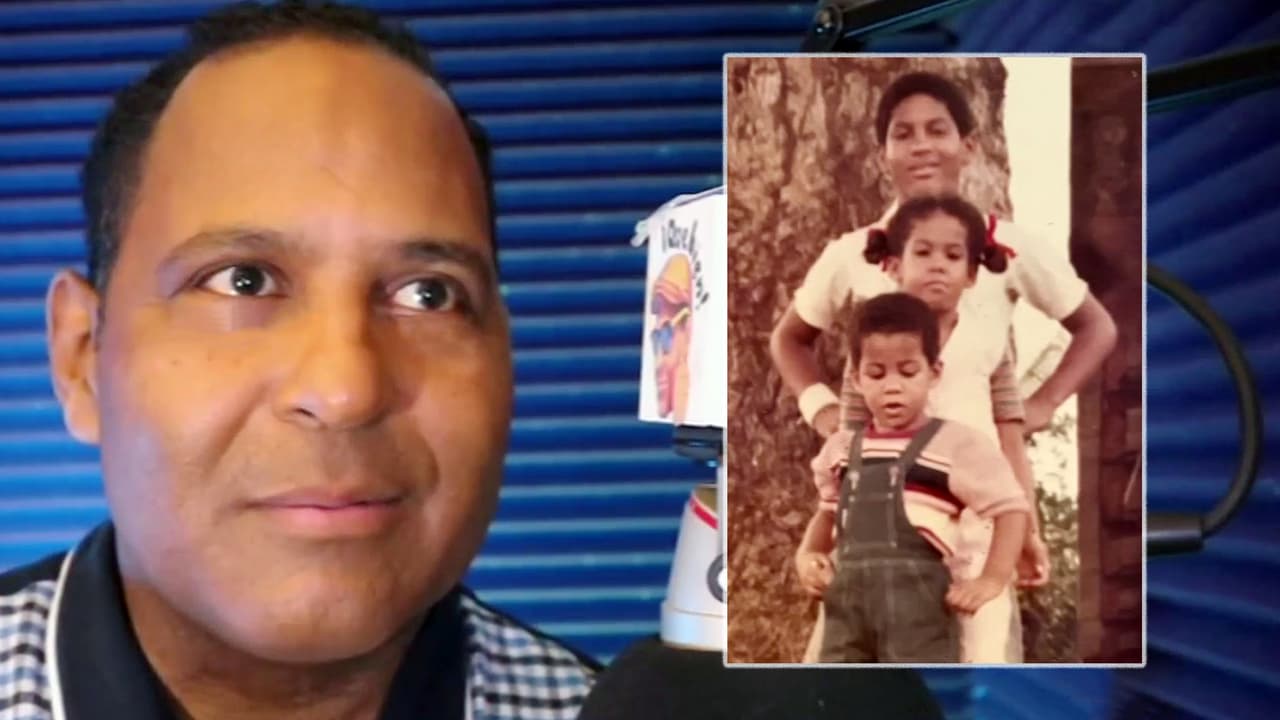 <a href="https://www.univision.com/shows/despierta-america/tony-dandrades-recuerda-el-engano-del-que-fue-victima-su-padre-y-los-hizo-dejar-republica-dominicana-video">Tony Dandrades</a> marcó la vuelta de nuestro serial '¿Quiénes somos?', y no creerás por todas las que ha pasado nuestro reportero.