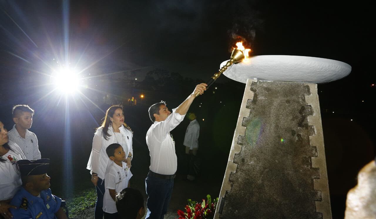 Juan Orlando Hernandez and torch of peace
