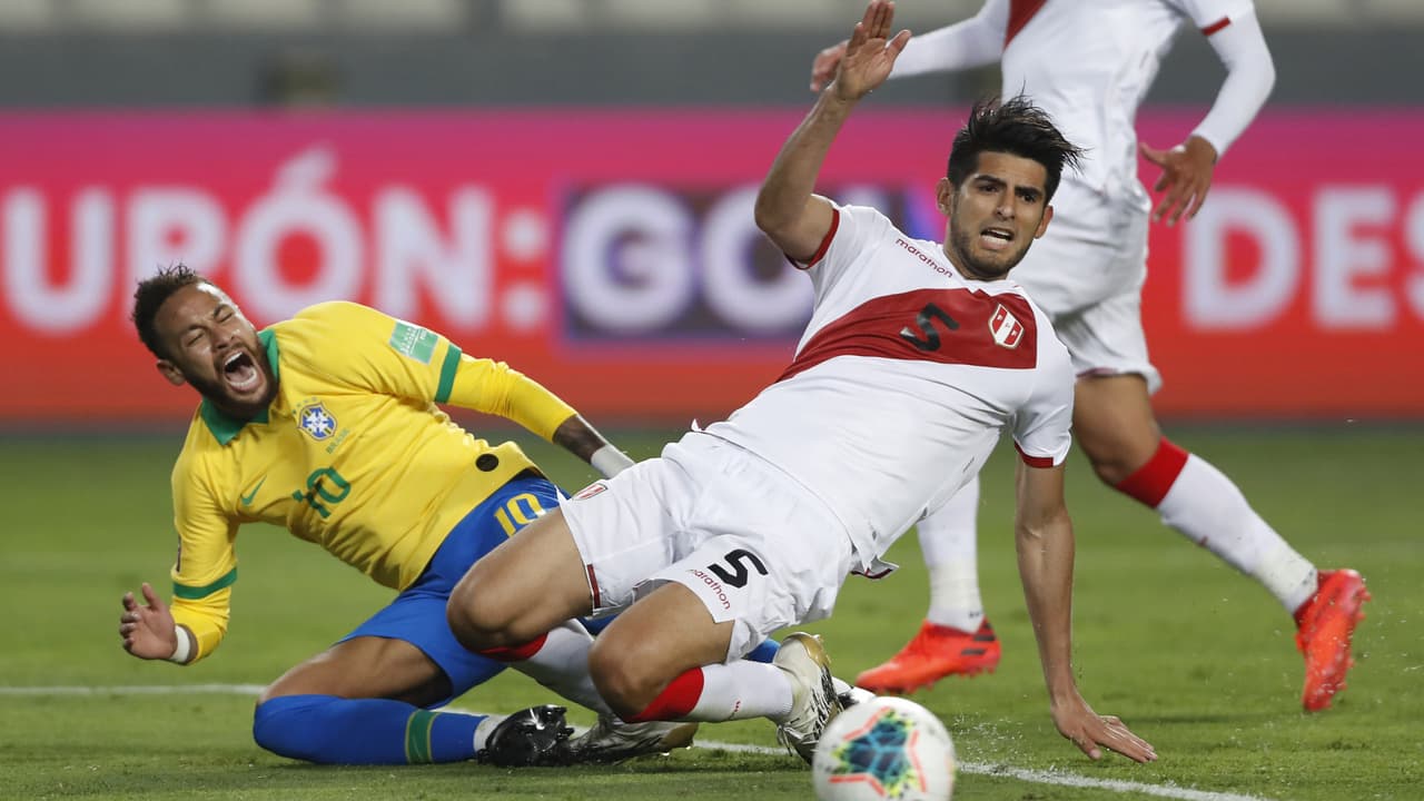 "Llorón y piscinero", peruanos critican a Neymar 