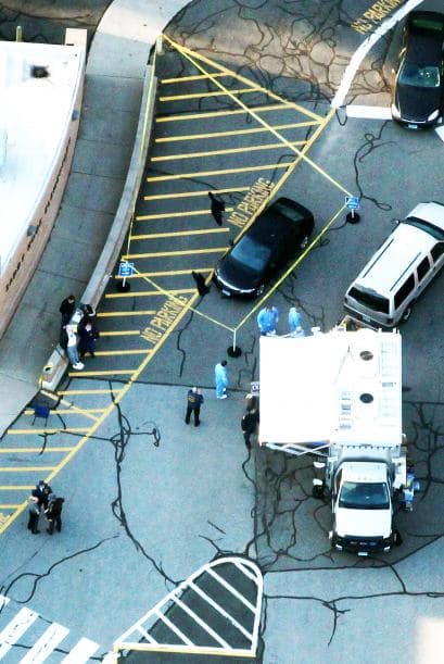 Durante la primera conferencia de prensa, la policía de Connecticut no quiso especificar cuántas personas habían fallecido en la matanza. Según una persona vinculada con la investigación, el atacante aparentemente portaba dos pistolas.