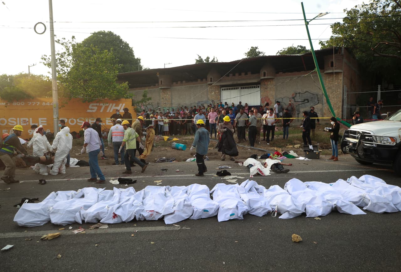 El secretario de relaciones exteriores mexicano, Marcelo Ebrard, expresó sus condolencias por 
<b>el "grave accidente en Chiapas con víctimas de nacionales y de otros países"</b>. El funcionario indicó que está en constante comunicación con el gobierno estatal, con personal de protección civil y con cancillerías de los países afectados. 
<br>