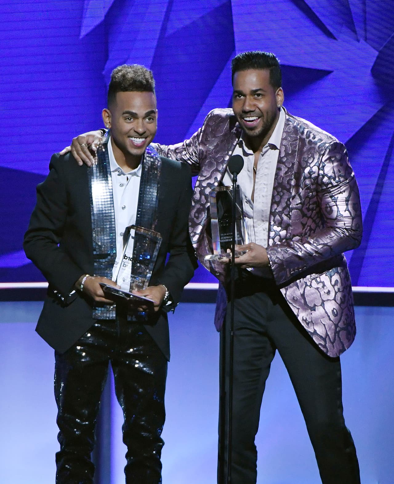 'Sobredosis', el dúo que realizó Ozuna con 
<b><a href="https://www.univision.com/shows/primer-impacto/romeo-santos-habla-del-nacimiento-de-su-segundo-hijo-pero-todavia-no-revela-su-nombre-video">Romeo Santos</a></b>, ganó el reconocimiento a la canción tropical del año.