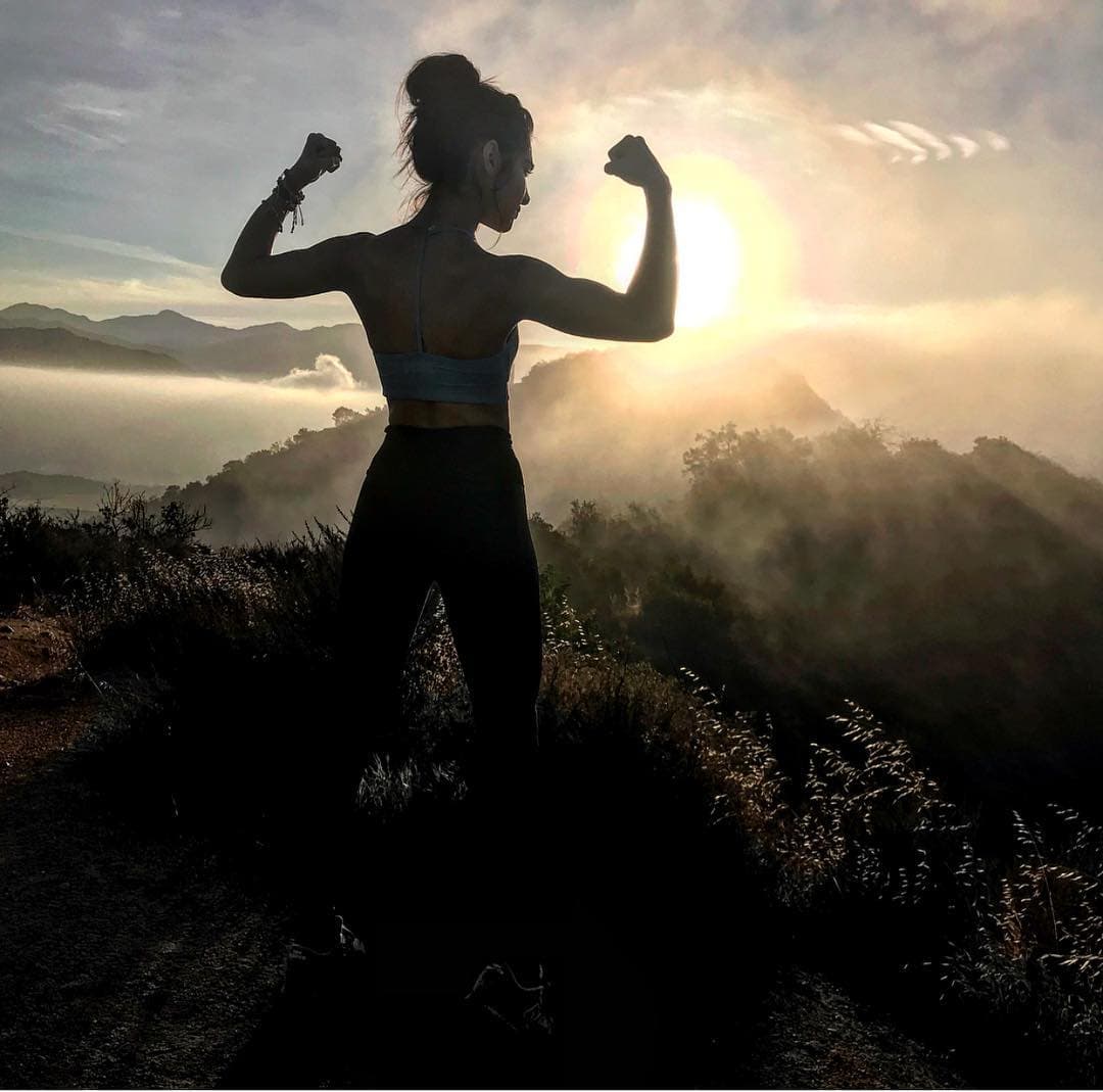 Ser la imagen de Reina de la Canción no es fácil; requiere de mucha disclipina, que comienza desde que se despierta: "Me levanto todos los días de madrugada para ir al gimnasio. Hago mucho ejercicio. Me gusta hacer ejercicio. Es algo que disfruto y me ayuda a lucir delgada", reveló.