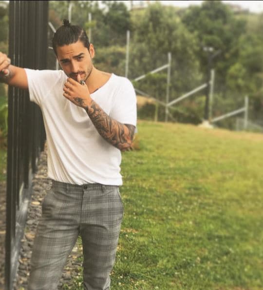 No es la primera vez que el cantante es pillado en actitudes románticas con mujeres.