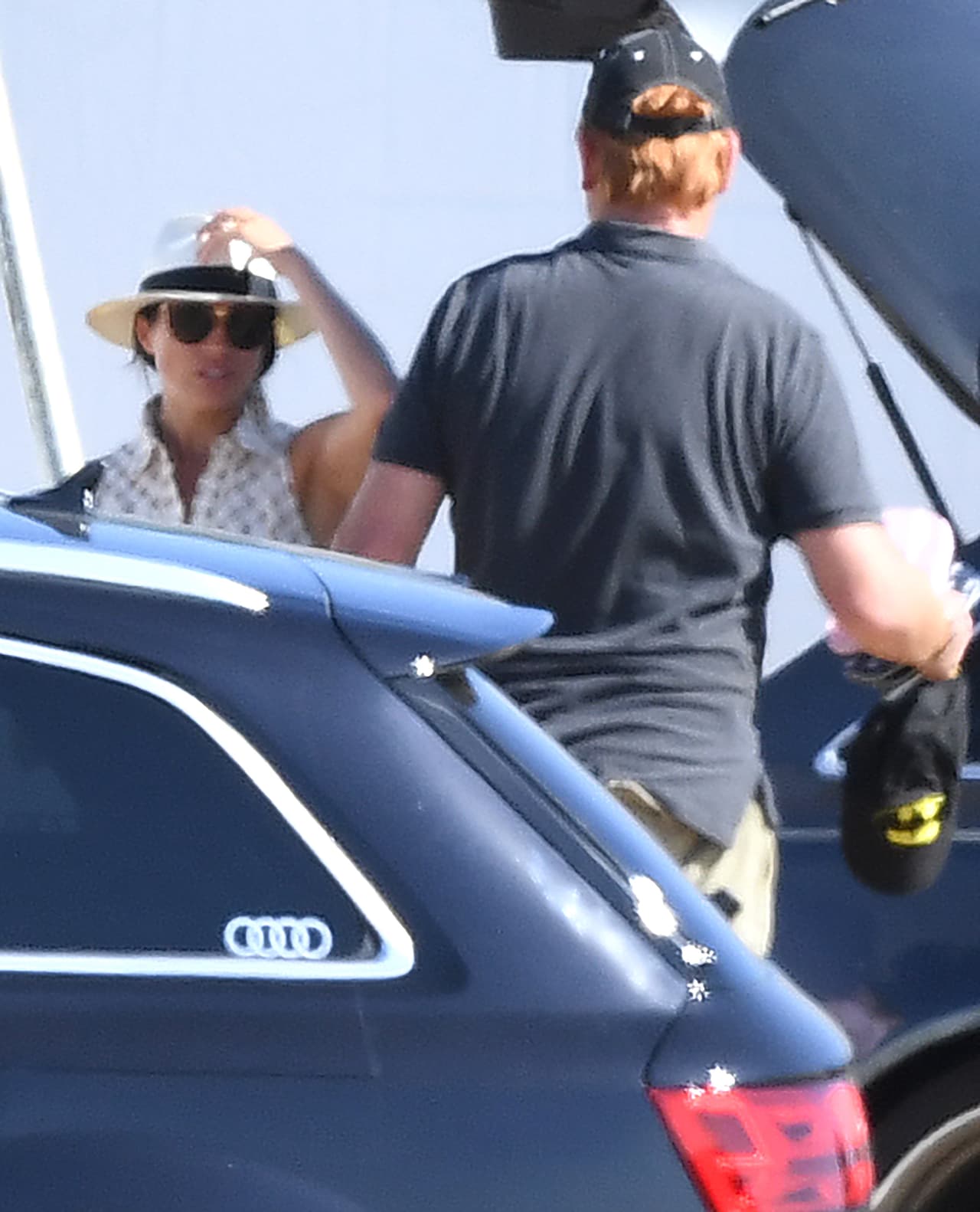 Aún cuando ha usado marcas de renombre como Carolina Herrera, Oscar de la Renta o Givenchy, demostró este fin de semana que también puede adaptar su vestuario a presupuestos más limitados.