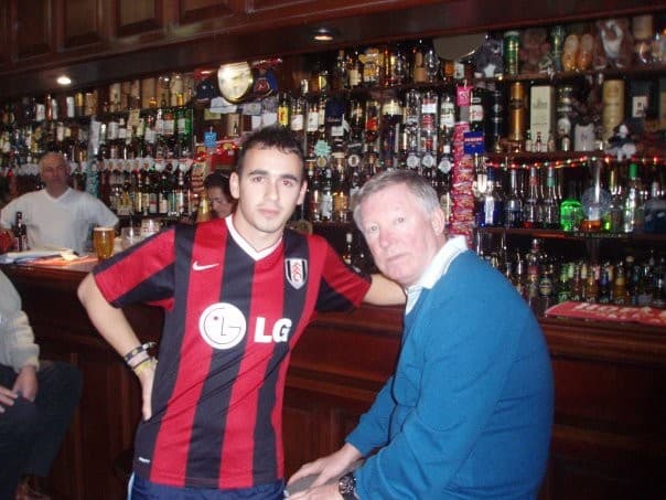 Sir Alex Ferguson administró un pub al que nombró ‘Fergie’, con un bar en la parte de abajo nombrado ‘Elbow Room’, en memoria a su estilo físico como jugador.