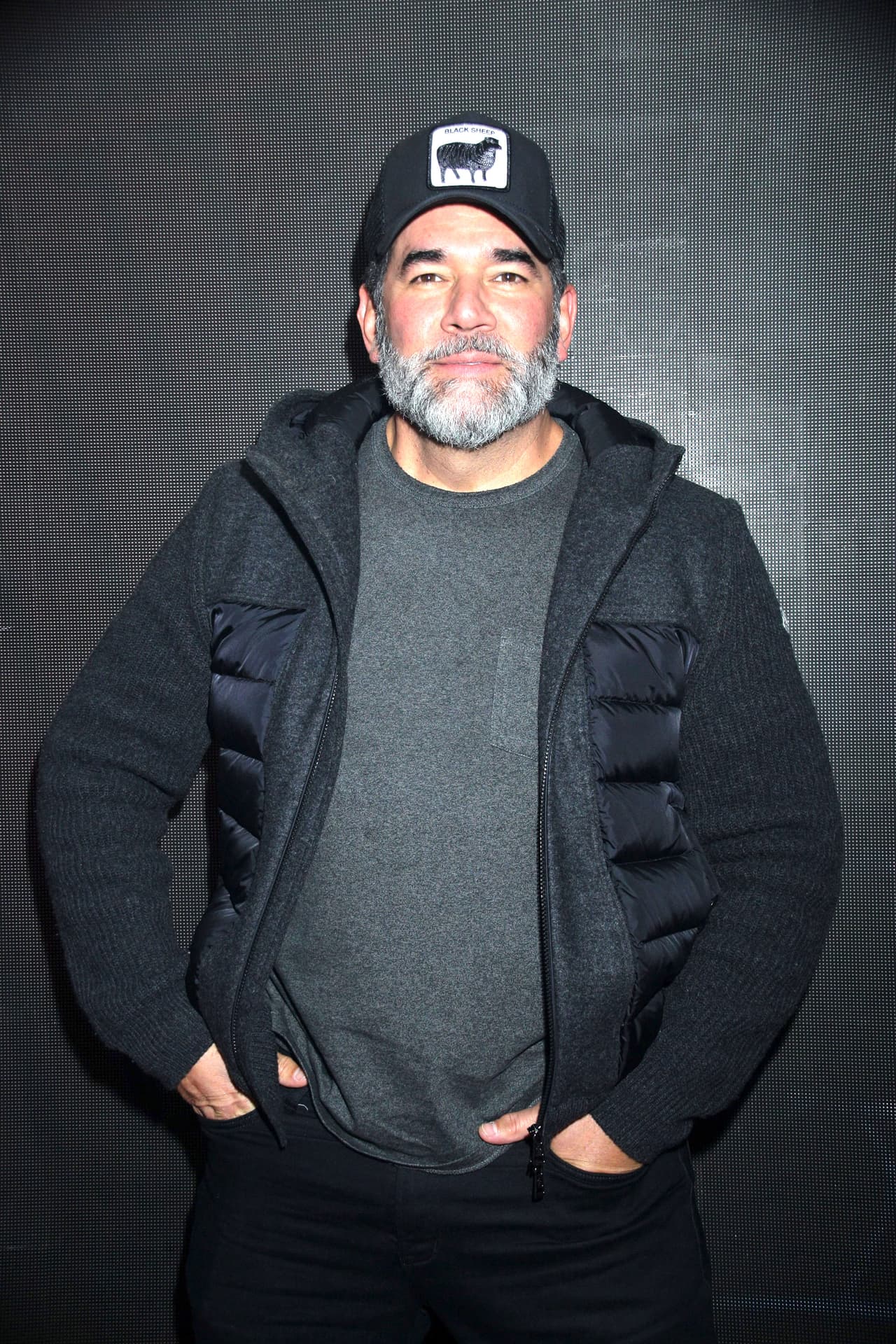 El actor de 
<b><a href="https://www.vix.com/es-es/detail/series-1555?utm_medium=internal_referral&utm_source=univision&utm_campaign=breaking_news&utm_content=ed_entertainment&utm_term=article" target="_blank">La Dueña (que puedes ver gratis aquí en ViX) </a></b>s eñaló que no le molestan las críticas de personas en redes sociales: "¿Por qué me voy a enojar si alguien viene y me dice: 'Estás gordo'? ¿Por qué, si es una decisión mía? ¡Mal haría yo en enojarme!".