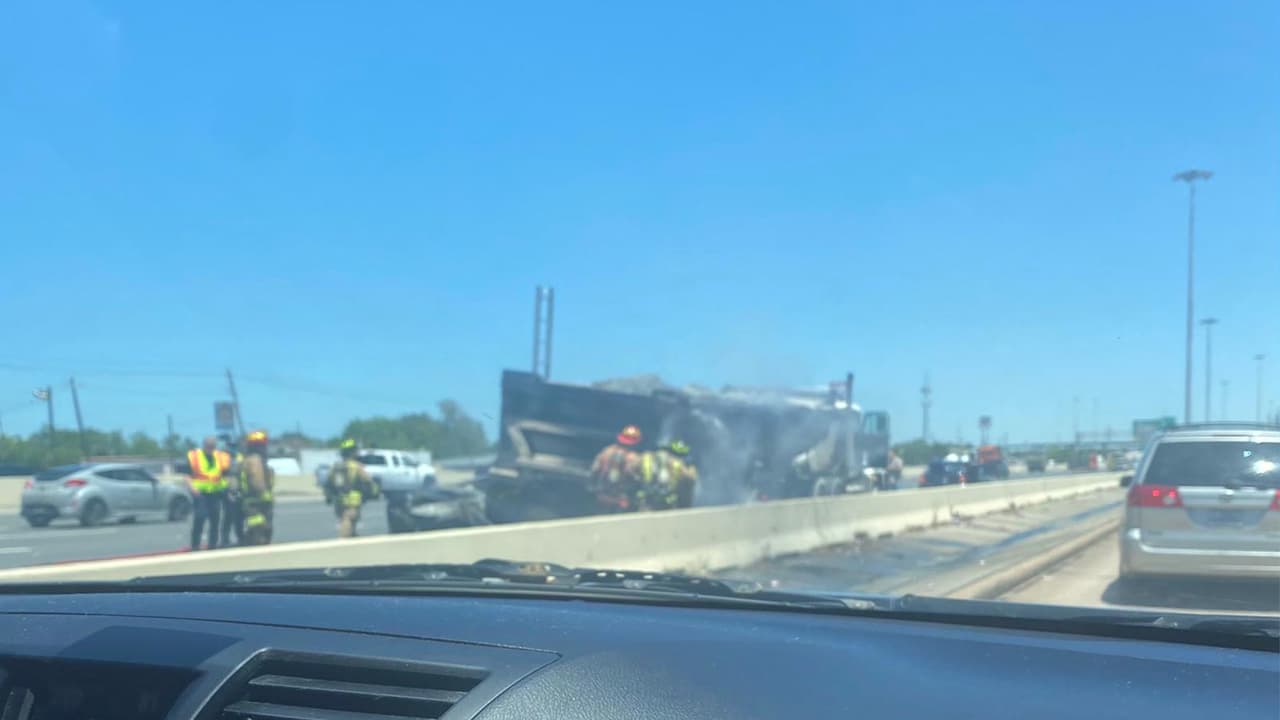 Algunos medios como 
<a href="https://abc13.com/traffic/deadly-big-rig-crash-backs-up-rush-hour-traffic-on-i-10/4765228/" target="_blank">KTRK</a>, reportan la muerte de una persona por el accidente.