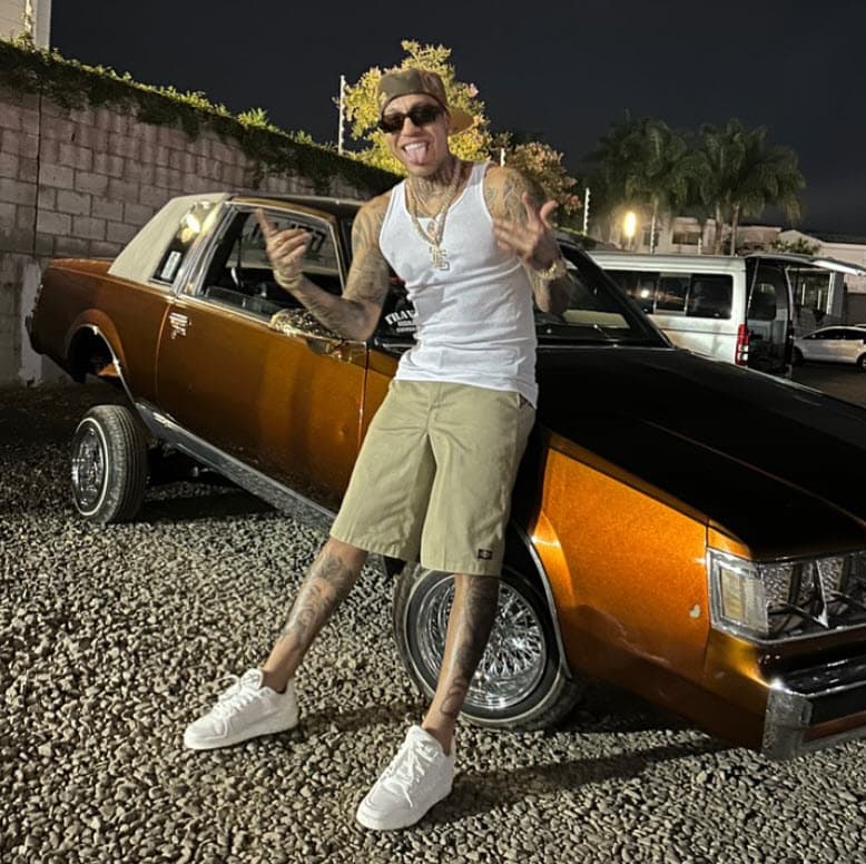 Según el reporte de López Dóriga Digital y la plataforma Guardia Nocturna, un grupo de tres sujetos presuntamente lograron llegar hasta la puerta del domicilio de Lefty SM, ubicado en un fraccionamiento privado de Zapopan, Jalisco.