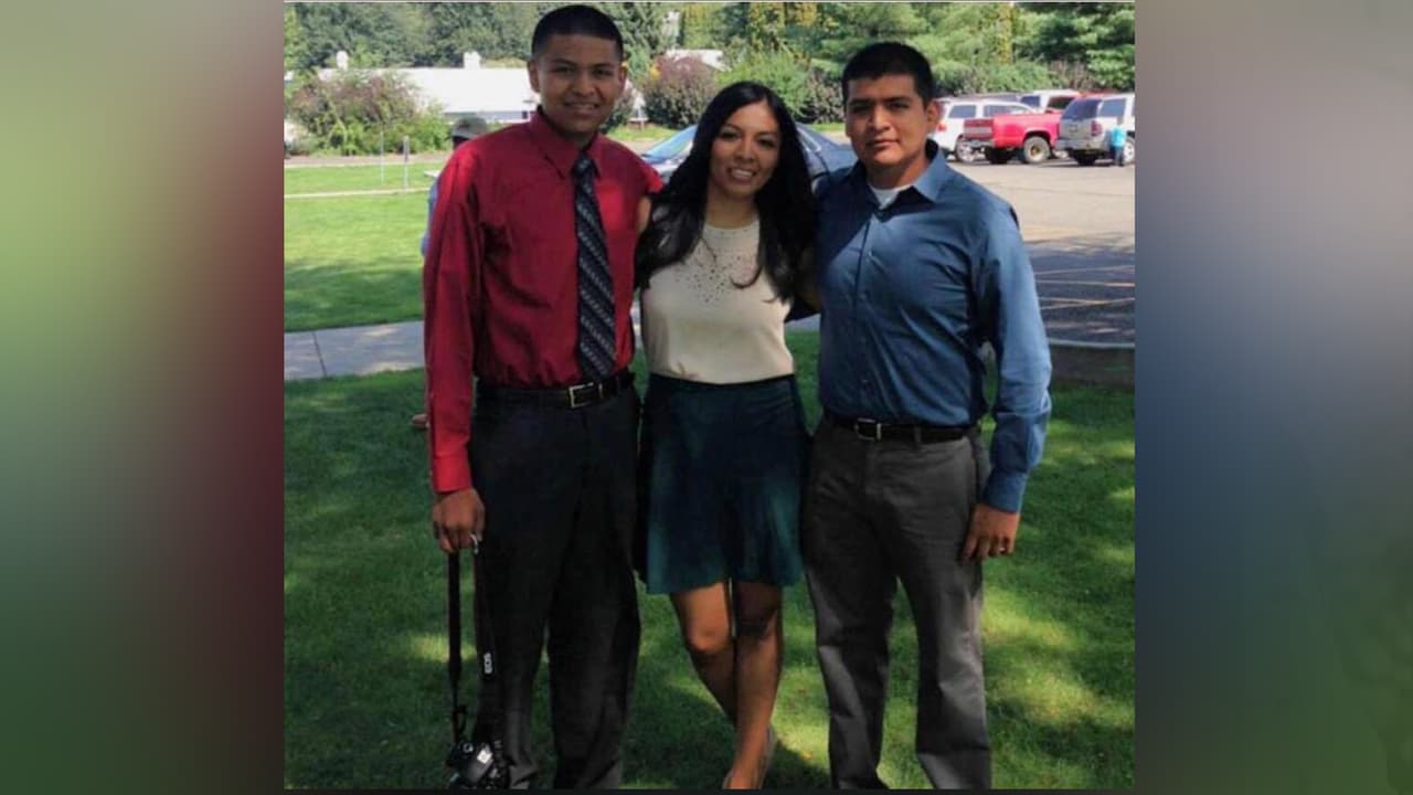 Claudia Ramos, reportera de Univision 45, con sus hermanos Pablo y Leo.