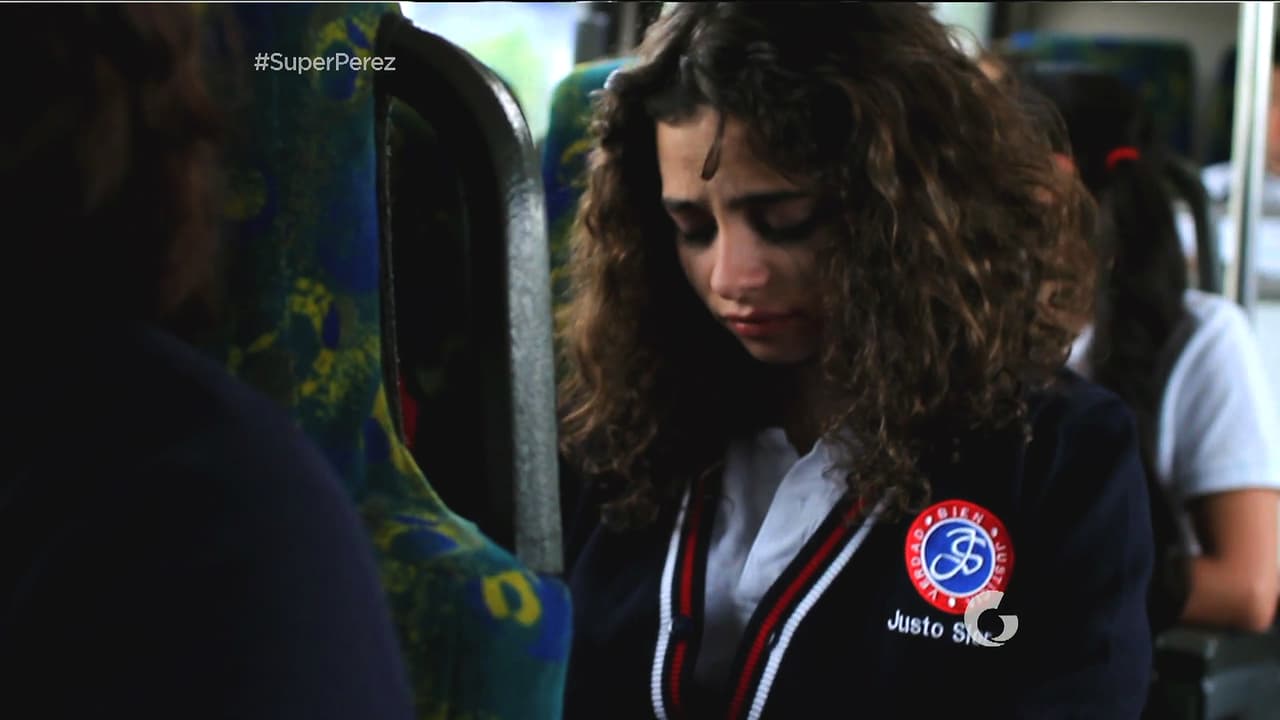 Además, las chicas pesadas se burlaron de ella luego de que su maquillaje se corrió cuando la mojaron.