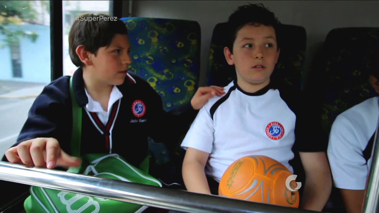 Poncho cree que al usar sus poderes podrá parar los goles del 'carnitas' y así lograrán ganarle.