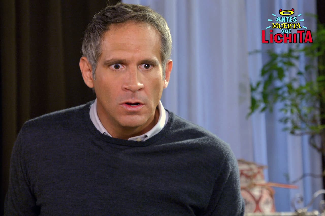 Roberto descubrirá que Augusto planea usar a Alicia como su chivo expiatorio.