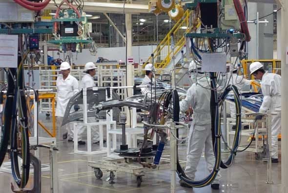 México produce más autos que Brasil