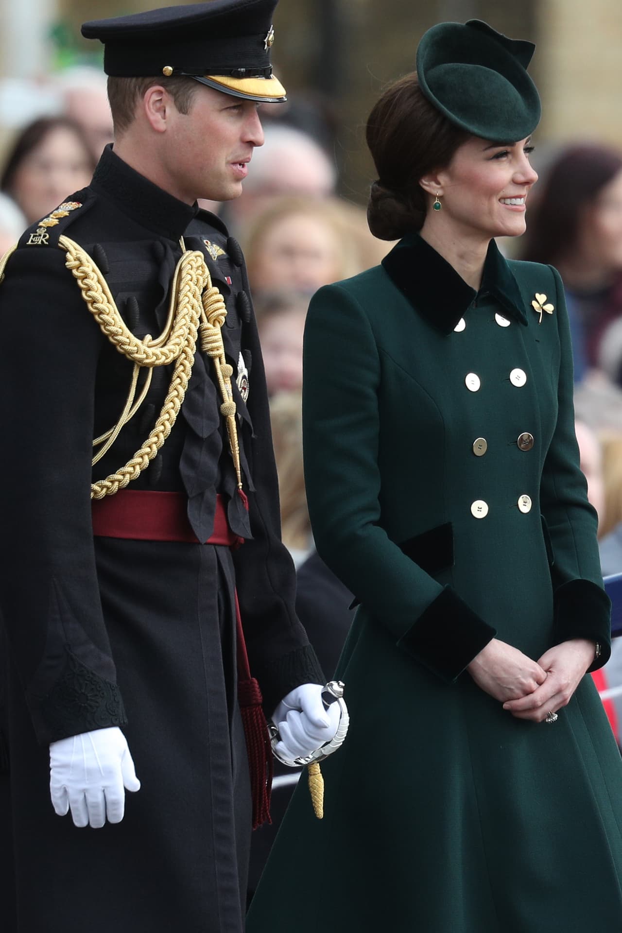 Kate y William con el Primer Batallón de las Guardias Irlandesas durante el Día de San Patricio, el viernes 17 de marzo, 2017.