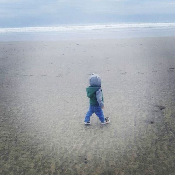 Y cuando la actriz tiene tiempo libre lo lleva de vacaciones como en esta foto, donde se ve lo grande que está.