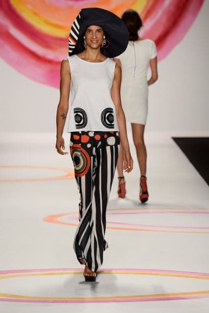 Stripes. Quedan geniales en un modelo ligeramente acampanado. Si tienes un cuerpo voluptuoso o eres de baja estatura, Alurralde aconseja rayas verticales con tacones altos.