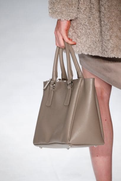No te marees al momento de elegir un bolso. Los diseñadores conocen nuestra debilidad e inundan los aparadores con nuevos modelos cada temporada.