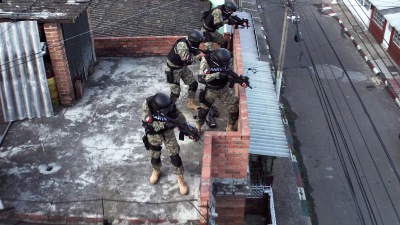 Ismael and his men were reinforced by the marines, who turned things around and ended ‘Los Emes’.