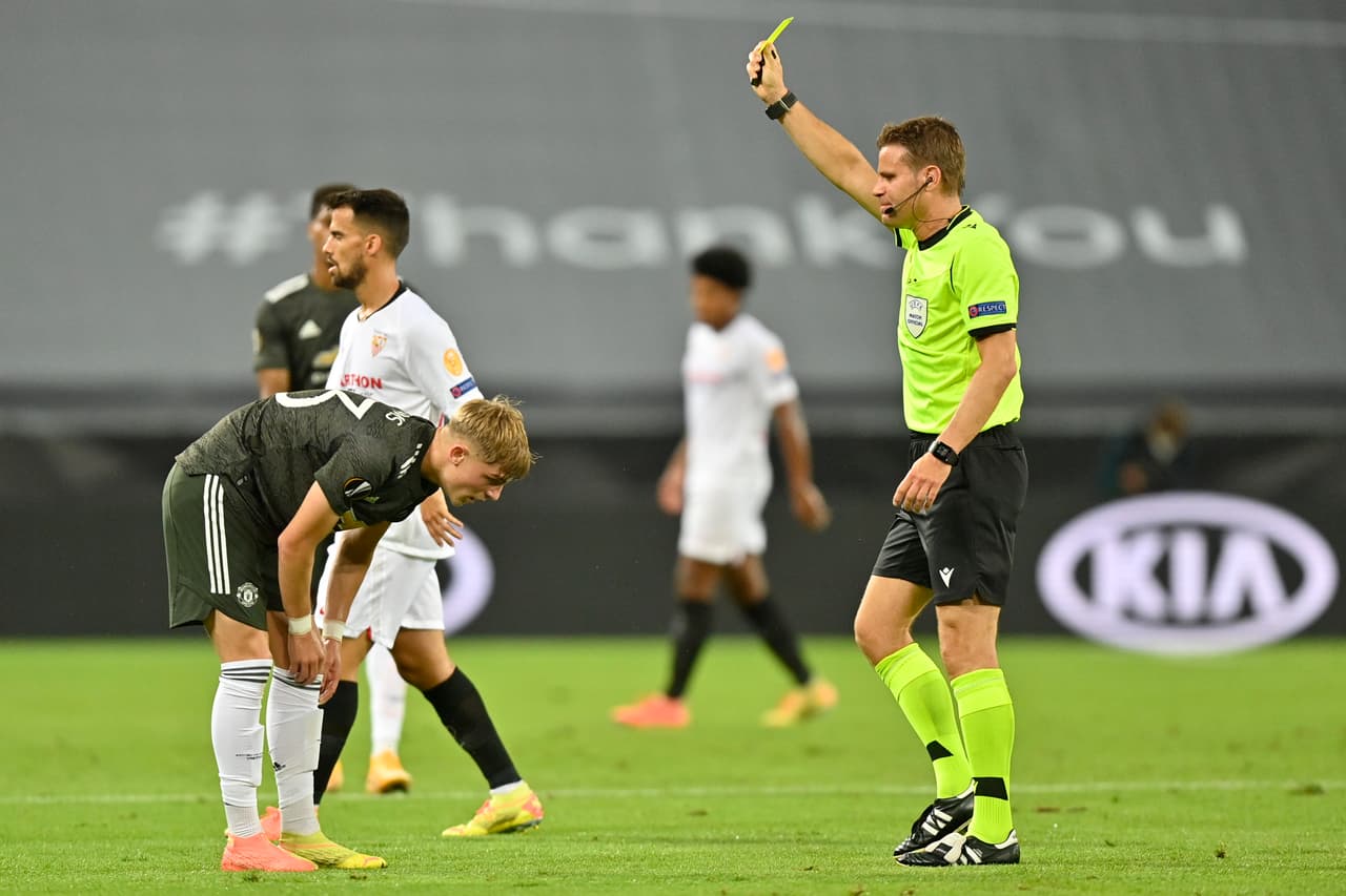 El Sevilla batalla un poco con los acercamientos del United.