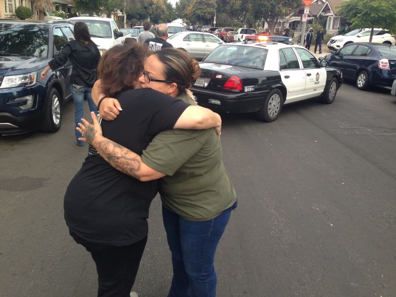 Una emotiva vigilia recordó a Carlos Segovia, el marine que murió luego de ser baleado en el Sur de Los Ángeles.