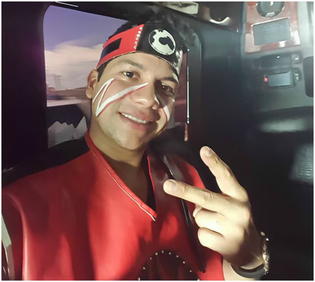 Ernesto Ruíz era muy querido en la organización musical, contaba con 32 años de edad y un año antes de su fallecimiento acababa de convertirse en papá.