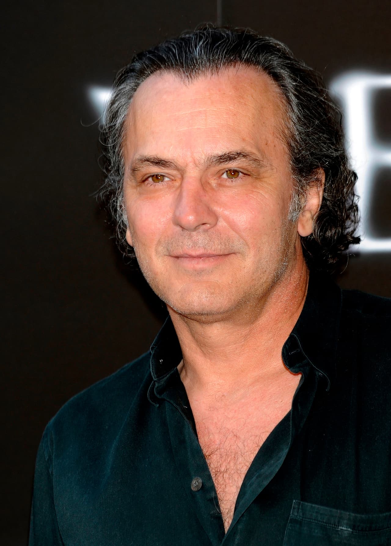 El reconocido actor español, ganador del Premio Goya, llega a la pantalla de UniMás en El Príncipe como el apuesto y veterano policía Fran ¿Dejarías que te capture?