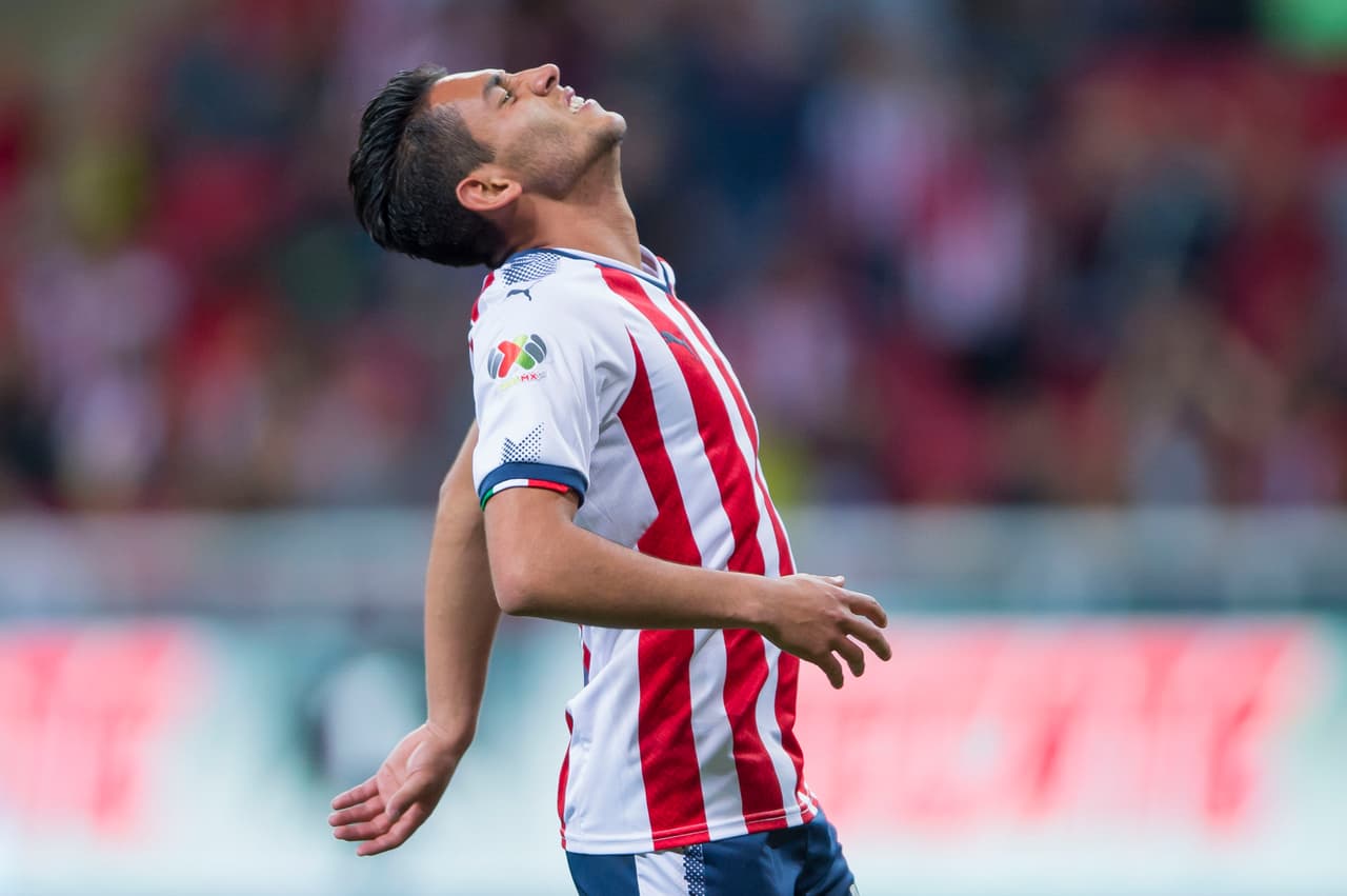 Con la salida de Pizarro, llegó Walter Gael Sandoval, quien no ha logrado consolidarse aún.