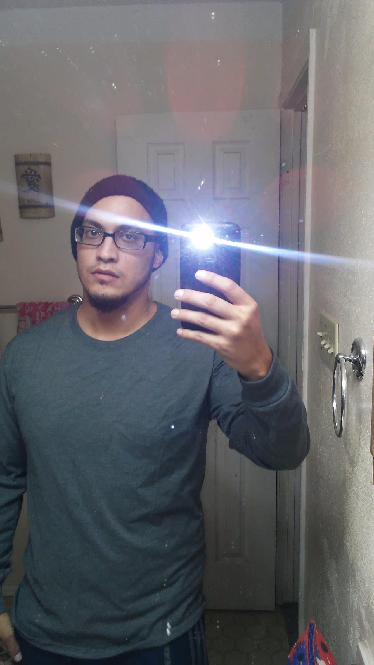 Él es Jeremy Jamrozy, un hombre de San Antonio, Texas, que no tiene seguro médico y tiene una fuerte dolencia en la espalda. El 28 de diciembre de 2017 en la noche se hizo famoso por responderle de manera muy grosera a la comediante Sarah Silvermann en Twitter.