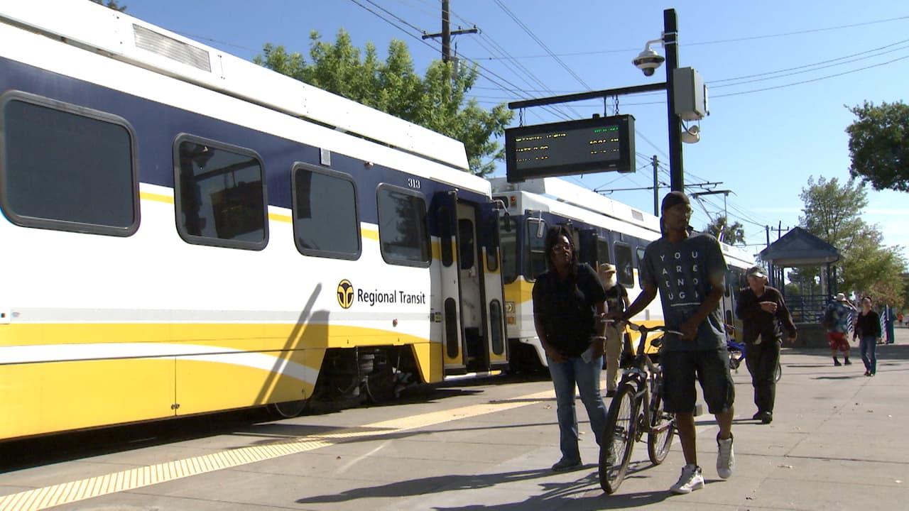 Reportan retrasos en transporte público de Sacramento debido al repunte de casos de covid-19