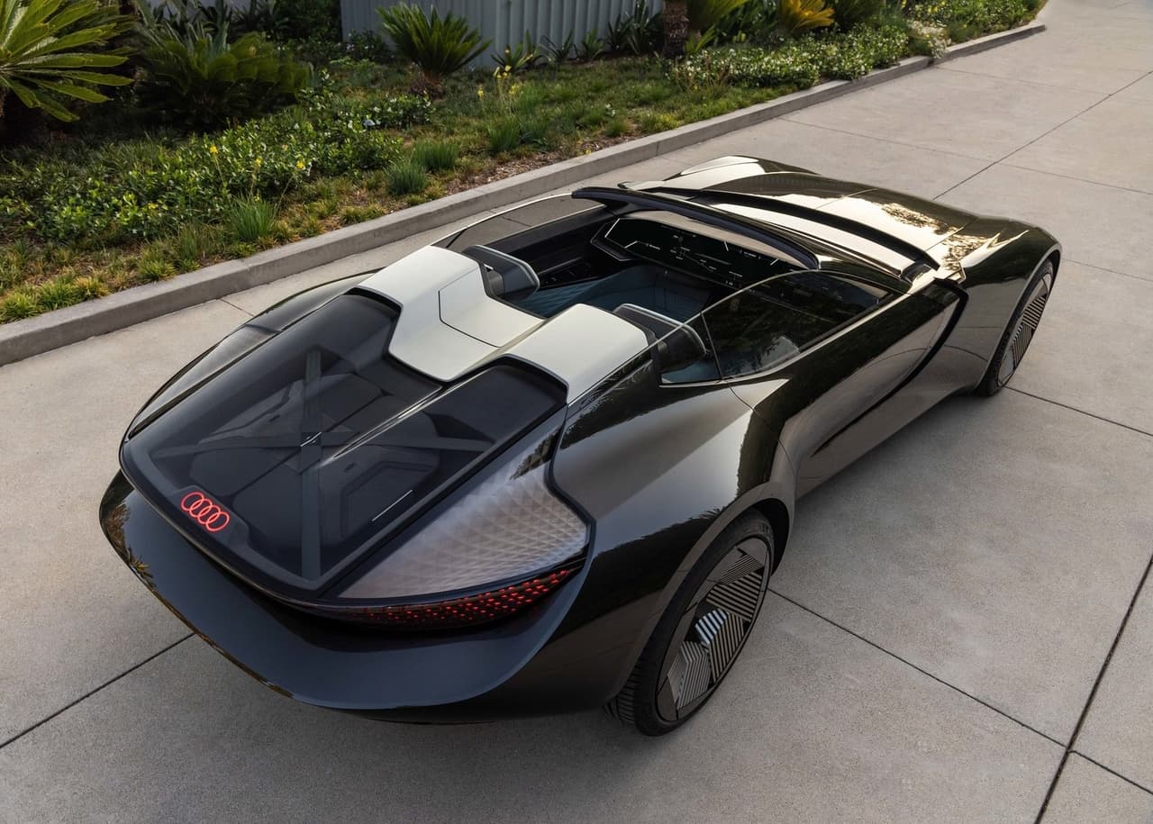 Por otro lado, el vehículo es motivado por un motor eléctrico, ubicado en el eje trasero, que produce 623 caballos de potencia y 553 lb-pie de torque. Según la firma, este le permite acelerar de 0 a 60 mph (98 km/h) en 4 segundos. Audi planea revelar otros dos conceptos similares a este que servirán de inspiración en modelos futuros.