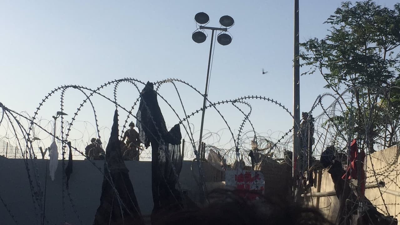 "Había varios cuerpos y heridos, al menos cinco muertos", señaló el fotógrafo de AFP que estaba en el hospital donde han llevado a las víctimas.