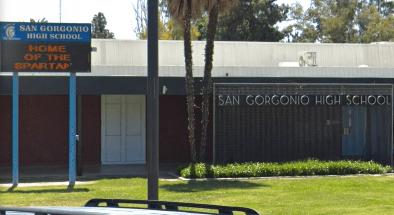 <b>San Gorgonio High School</b>
<br>Dirección: 2299 Pacific Street, San Bernardino, CA 92404
<br>
