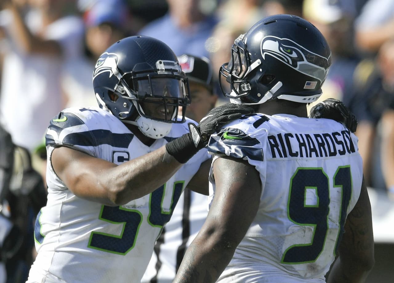 Ya que Seattle provocó cinco entregas de balón, incluidos tres fumbles, a los Rams.