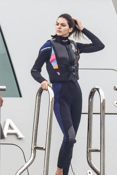 Posando para los paparazzi.